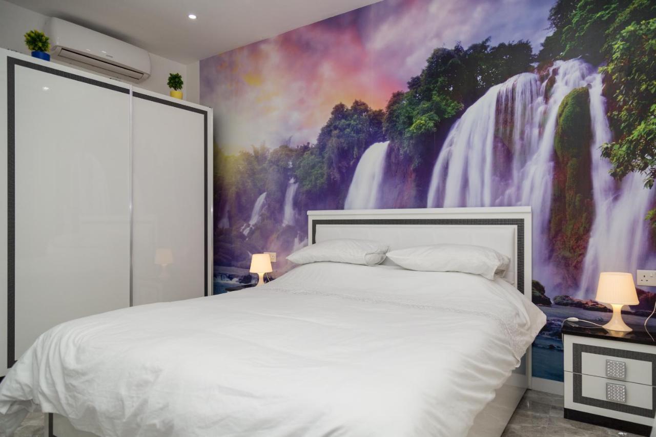 Azure Apartment *