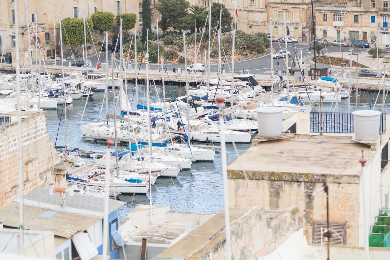 Azure * Senglea